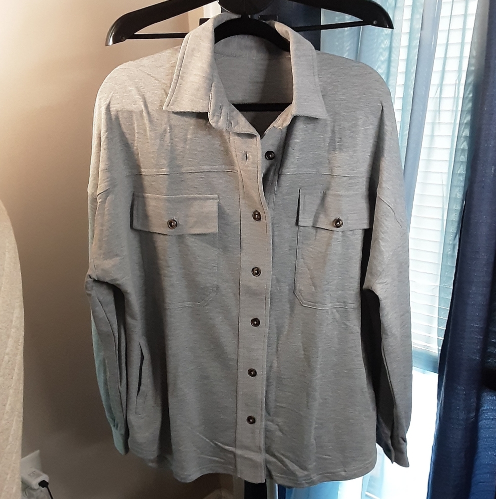 NWOT WOMEN'S GRAY BUTTON DOWN SHIRT JACKET SIZE LARGE